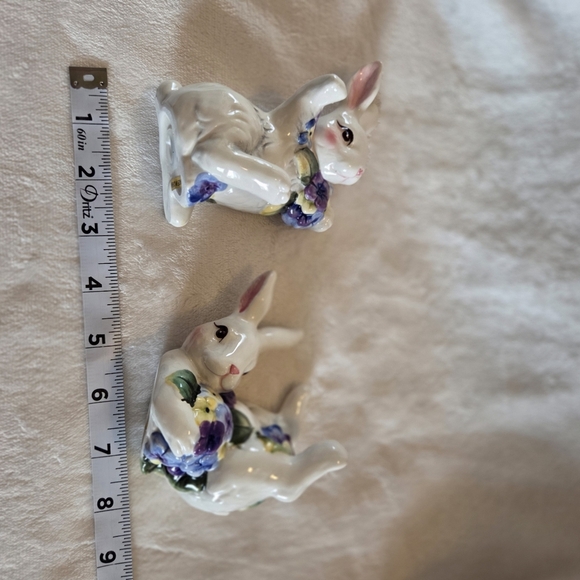 Andrea by Sadek Playful Baby Bunny Rabbits w/Hydrangeas Salt and Pepper Shakers - Picture 11 of 12